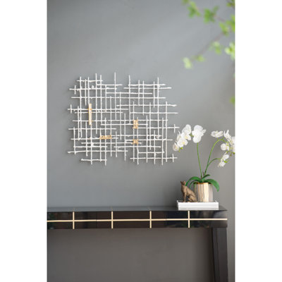 Art mural géométrique 32 x 1,5 x 26 po, blanc et doré, rehausse la maison avec des accents dorés luxueux pour la décoration de chambre à coucher 32 x 1,5 x 26 po, ajoutant un attrait moderne au salon contemporain