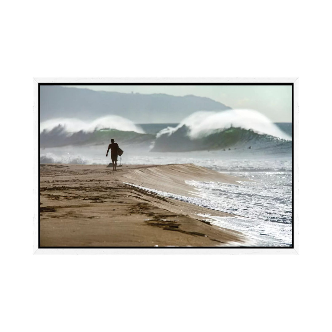 Beach Barrels von Sean Davey - Galerie-verpackte Leinwand Giclée auf Leinwand