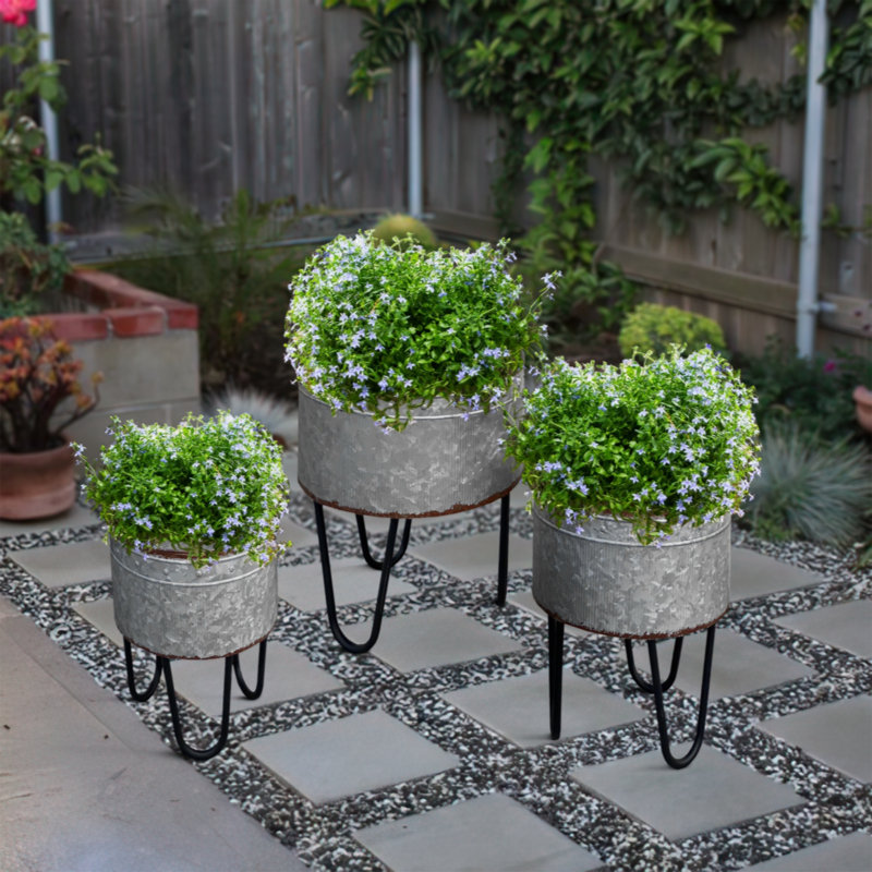 Mera Metal Pot Planter