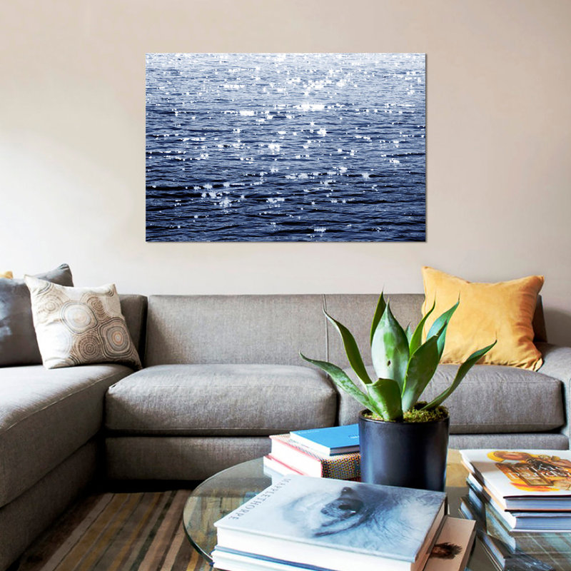 « sunlit sea », reproduction de photo sur toile en indigo, H 12 po x l 18 po x P 1,5 po, Papier d'art encadré noir