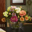Arrangement floral pivoines dans un vase Nola