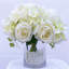 Arrangement floral d'hortensias et de roses dans un vase-729907021