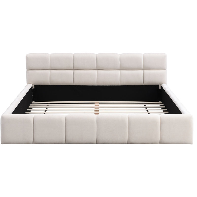 Grand lit en chenille beige avec tête de lit en damier pour un confort - Design de chambre à coucher confortable et contemporain