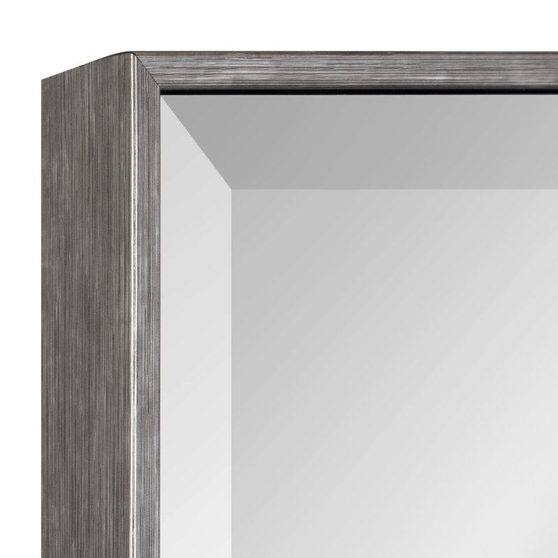 Miroir traditionnel biseauté Logsdon, 24 po x 36 po, Blanc