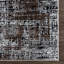Tapis abstrait brun tissé à la machine-69046118