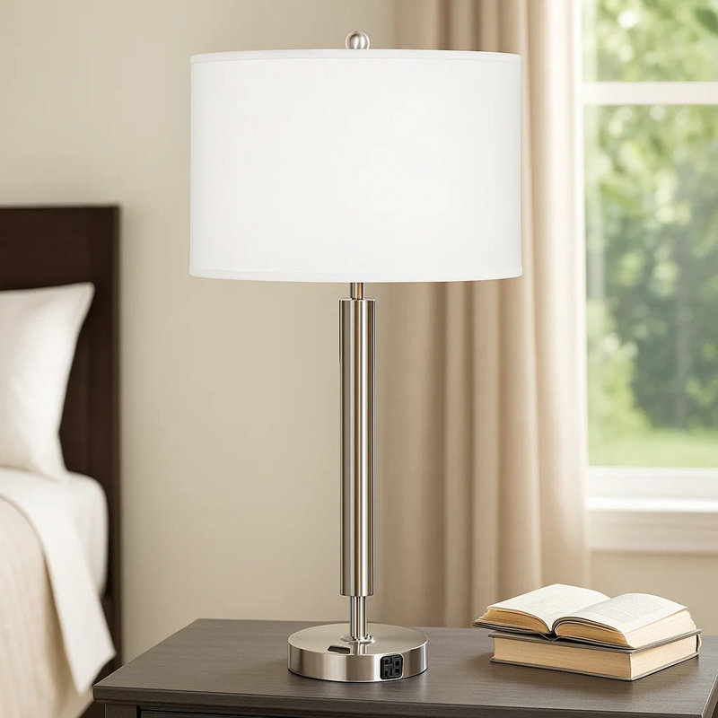 Lampe de table argentée 30 "avec prise Yashil