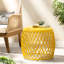 Table d'appoint exquise en fer jaune mat, ornementée, 49,1 cm x 49,1 cm x 43,9 cm, capacité de charge de 9 kg. Ornement ravissant rehaussé, poids accru.