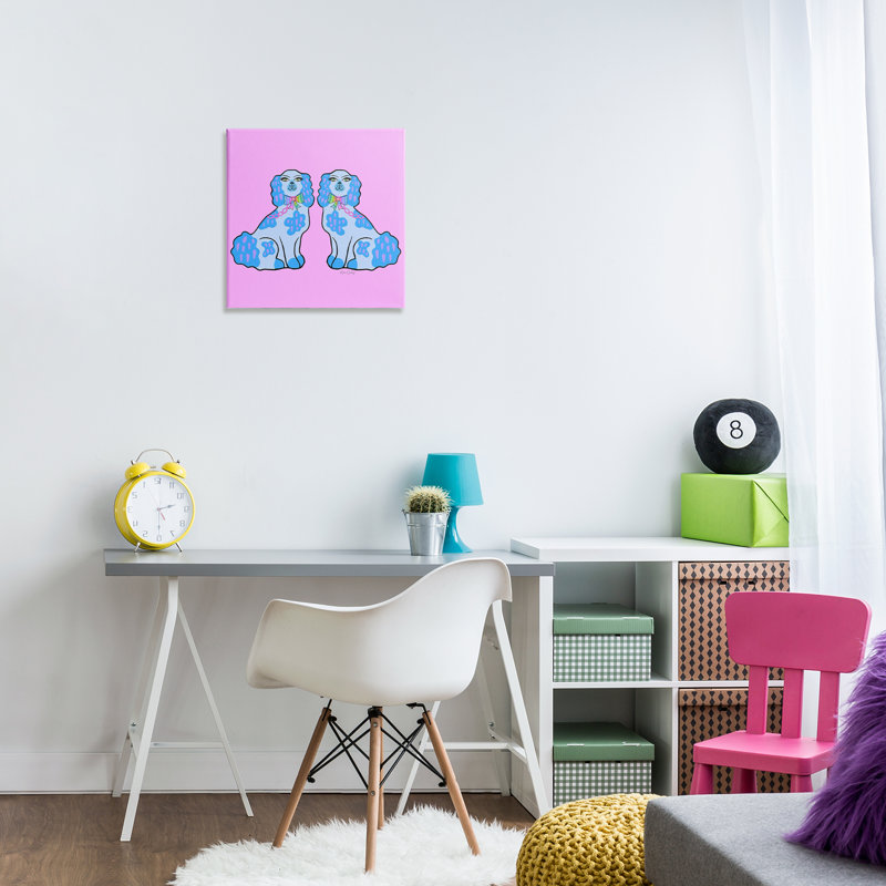 Funky Dogs, toile bleue et rose, design par Katie Conley, H 17 po x l 17 po