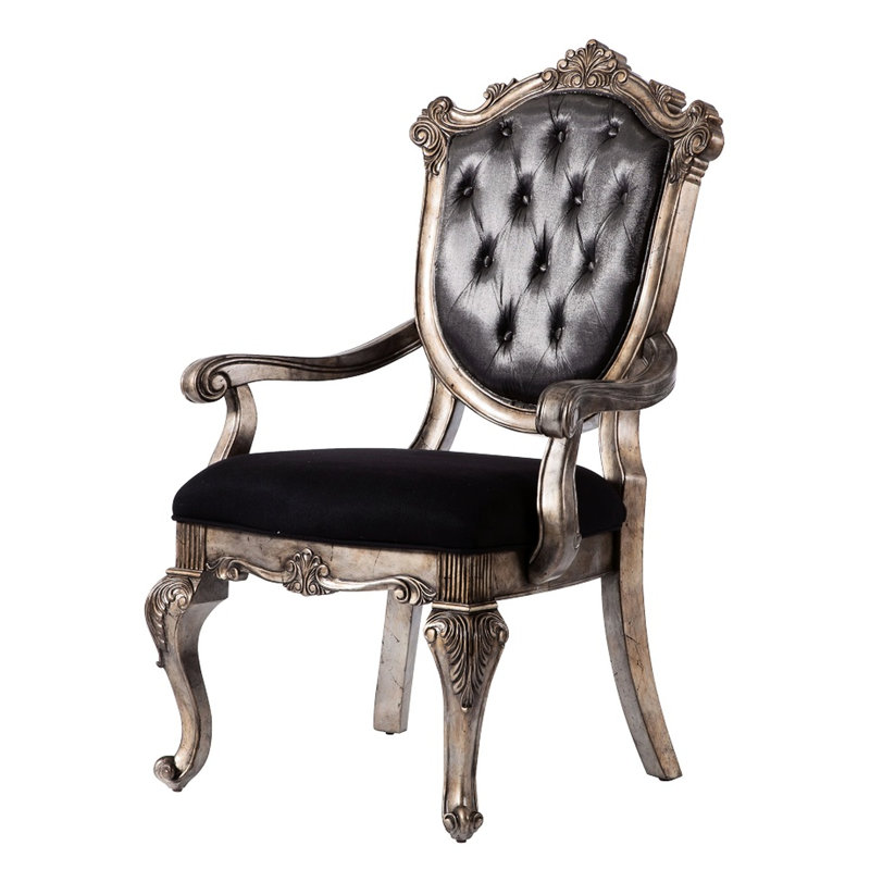 2 chaises avec accoudoirs gris et argentés et platine antique