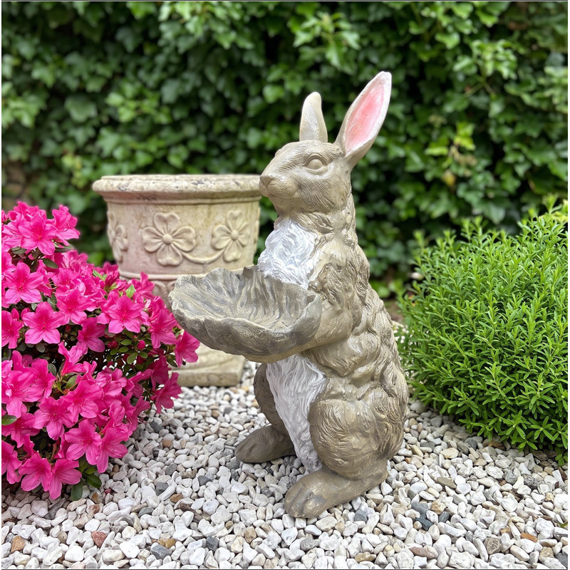 Ornement en forme de lapin en magnésium tenant un lapin de jardin peint à la main