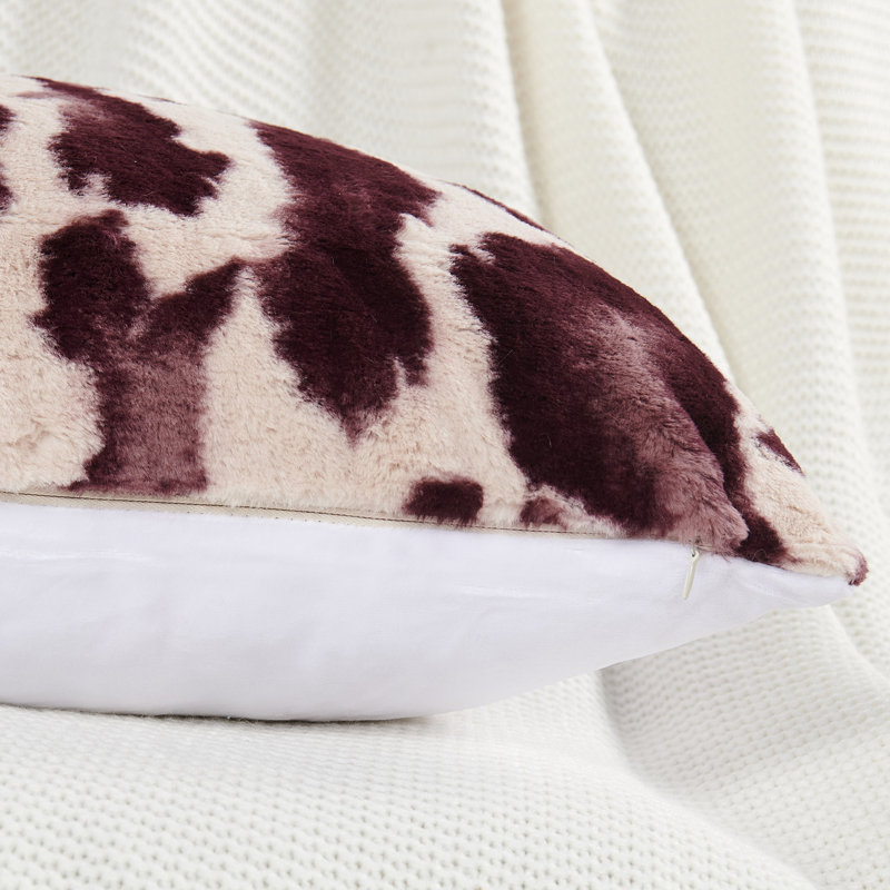 Housse de coussin en fausse fourrure Wild Cat, Damson