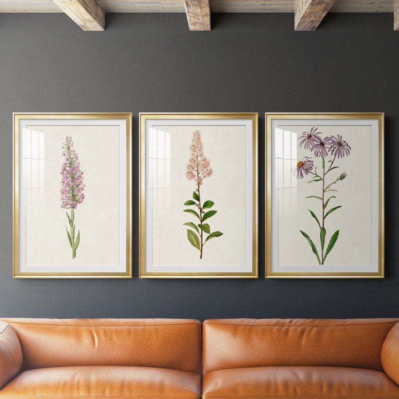 Mauve Garden Flowers I, reproduction encadrée de qualité supérieure - prête à être accrochée, Encadrement doré