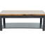 Table basse 48 ", finition noire et whisky, peuplier, avec roues à mouvement réglable x 24" whisky, stable