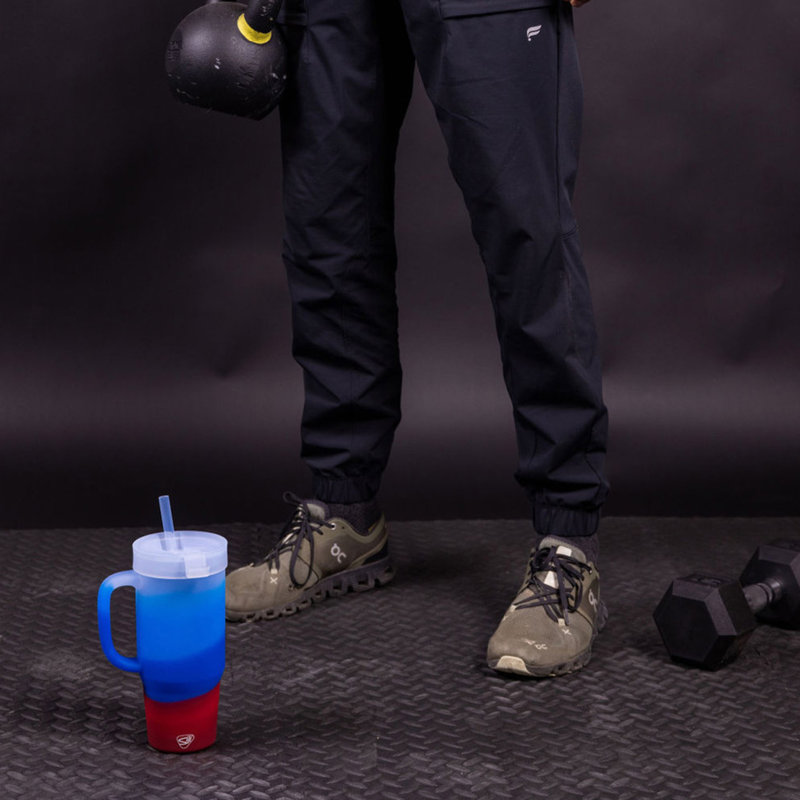 Silipint: Humbler 32 oz - Americana - Gobelet en silicone avec couvercle et paille, tasse incassable