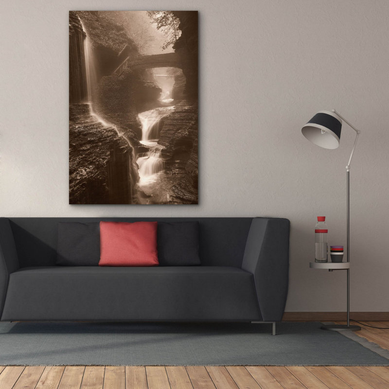 «Waterfall on a Rainy Day» par Balazs Solti, art mural sur toile, H 60 po x l 40 po