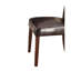 2 chaises d'appoint en cuir et finition noyer