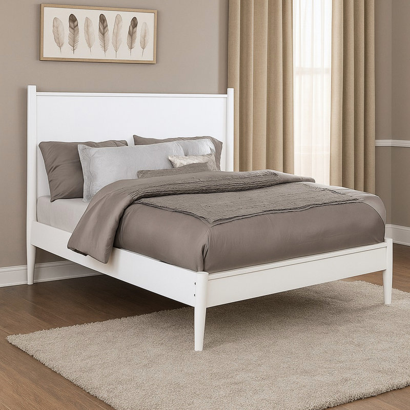 Grand lit plateforme Mid-Century blanc avec pieds confortables et ronds fuselés, ensemble de lattes de taille moderne, structure en bois d'ingénierie, sans sommier