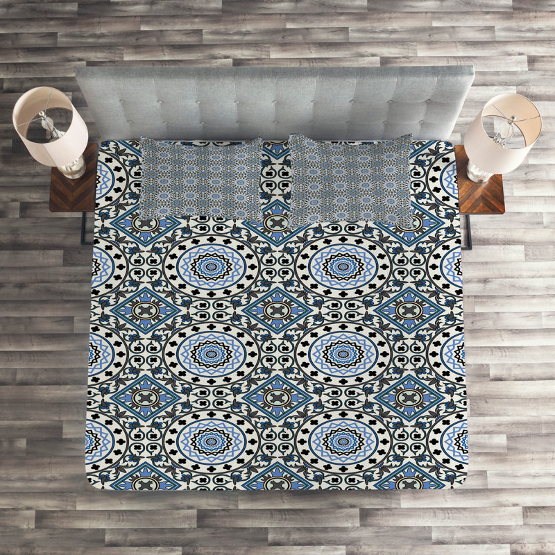 Traditional Polyester Geometric Shapes Coverlet