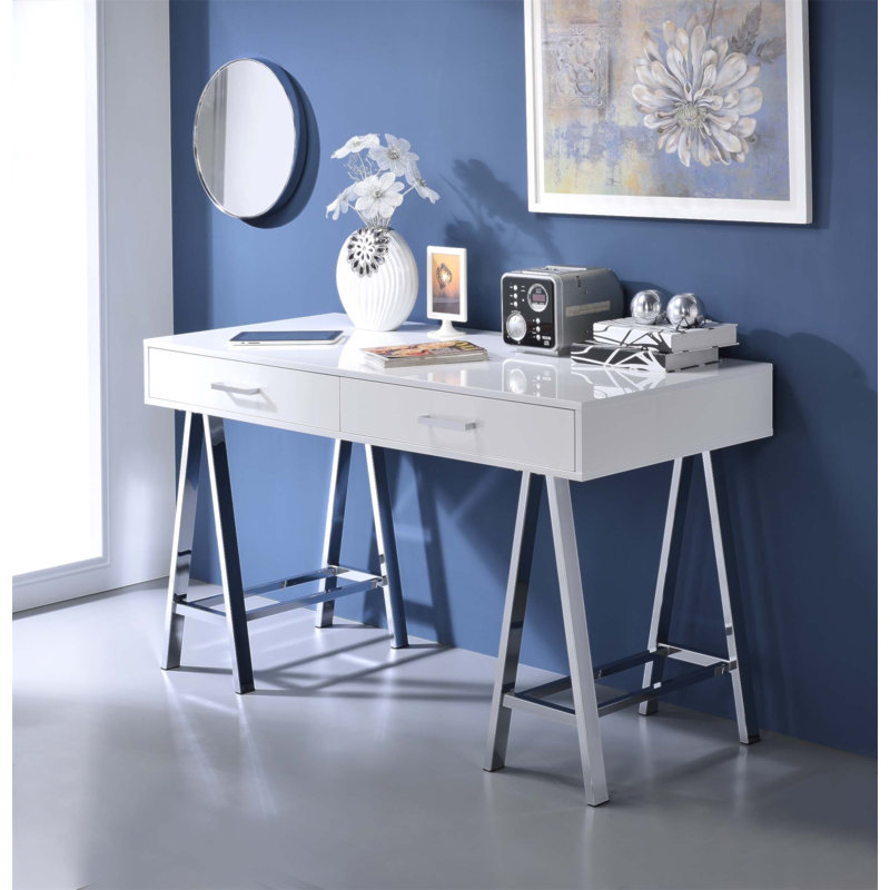 Bureau d'écriture Coleen en chrome ultrabrillant avec charge USB, beaucoup de rangement et base en métal durable pour les espaces de travail modernes