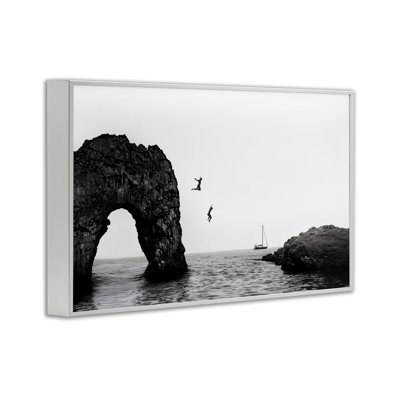 Giclée sur fond de falaise sautant dans la mer, design de Sissi et Seb