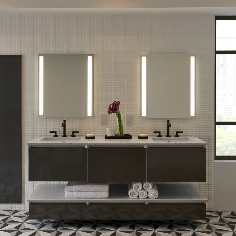 Inline 1-Light Bath Bar, 30" H x 3.5" W x 4.75" D, 4000