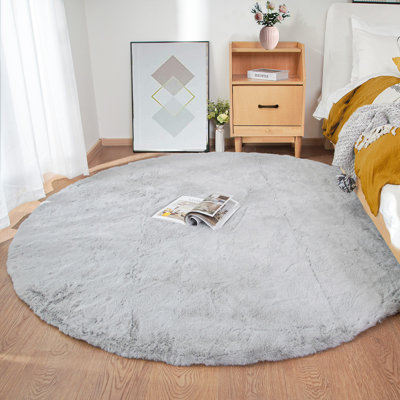 Khyrie Solid Color Machine Woven Shag Faux Fur Area Rug in Light Gray