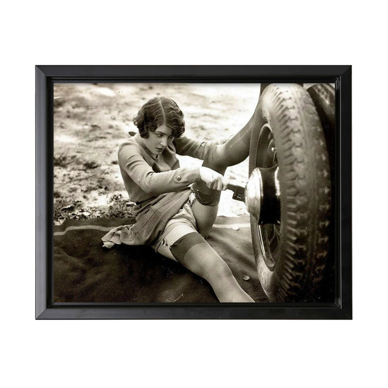 Femme changeant de pneu, Black Framed, Canvas, 18"H x 24"W