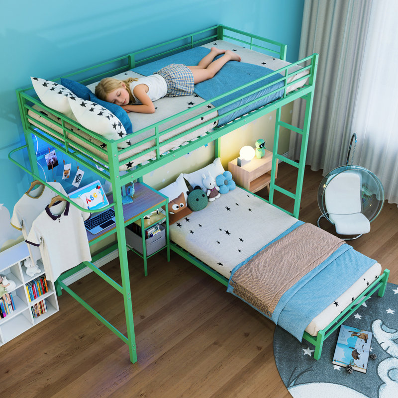 Lit mezzanine simple au-dessus de métal avec bureau, tiroirs et garde-corps, espace pour les chambres d'amis