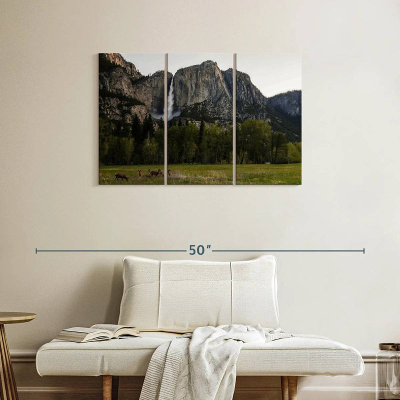 Cerf contre les chutes de Yosemite, H 24 po x l 38 po