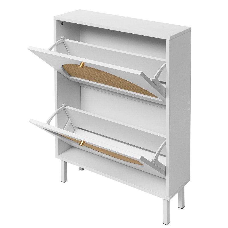 Étagère à chaussures double couche 2 portes en blanc, conçue pour la résistance, poignée dorée élégante, base en métal avec boucle de plaque arrière, équilibre visuel en demi-cercle, salon adapté et blanc