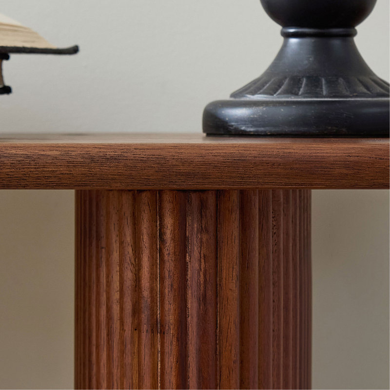 Table d'entrée pour le salon, console étroite avec pieds en acier inoxydable de conception unique, canapé moderne en panneau de fibres à densité moyenne, table d'entrée pour le couloir, l'entrée, appartement