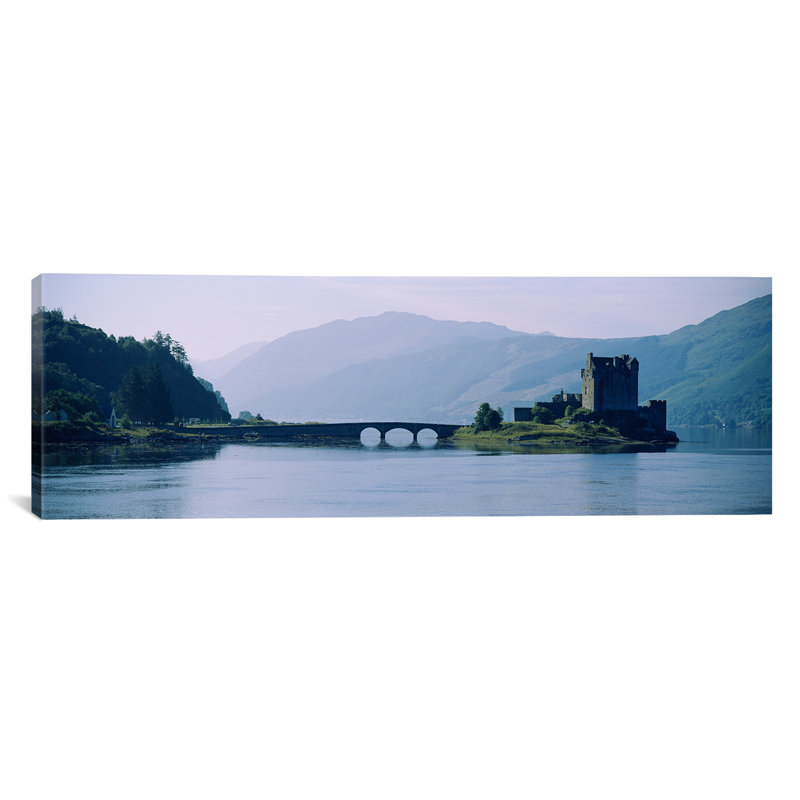 «Castle at the Lakeside Eilean Donan Castle, Écosse», reproduction de photo sur toile, H 16 po x l 48 po x P 1,5 po