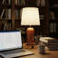 Lampe de table Mid-Century moderne en résine torsadée avec port de charge USB intégré, abat-jour en tissu plissé crème avec base en métal doré Lampe de table de chevet décorative pour le bureau de la chambre à coucher
