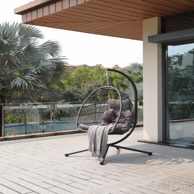 Fauteuil à œufs à coussin gris foncé avec support, balancelle suspendue en osier d'extérieur avec porte-gobelet, garde-corps et coussins amovibles, convient au balcon, au panier de loisirs universel d'intérieur et d'extérieur,
