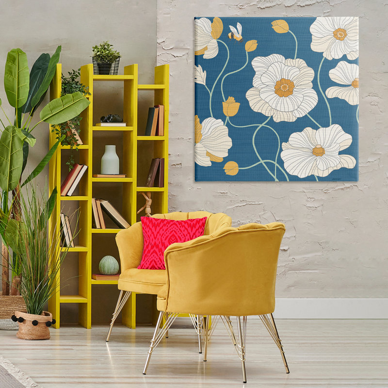 "Bee & White Poppies", art mural par Levison Design, H 36 po x l 36 po