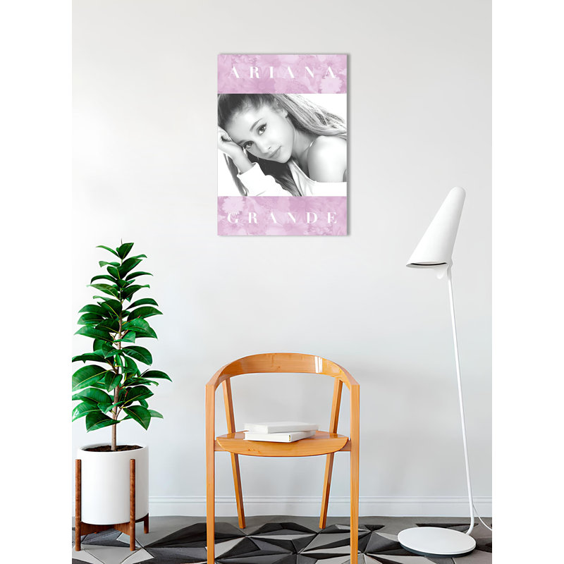 Ariana Grande - Reproduction d'art graphique sur papier, Papier encadré noir, H 34 po x l 22,25 po x P 0,05 po