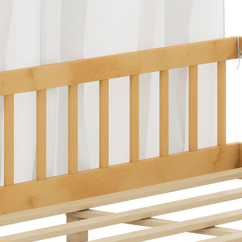 Lit plateforme avec cadre en forme de maison, baldaquin transparent et guirlandes lumineuses pour une chambre d'enfant ludique