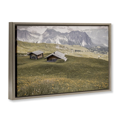Toile au pied des montagnes, art mural encadré flottant, design par ERIN MARIE