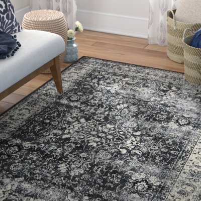 Tapis oriental noir Yareli