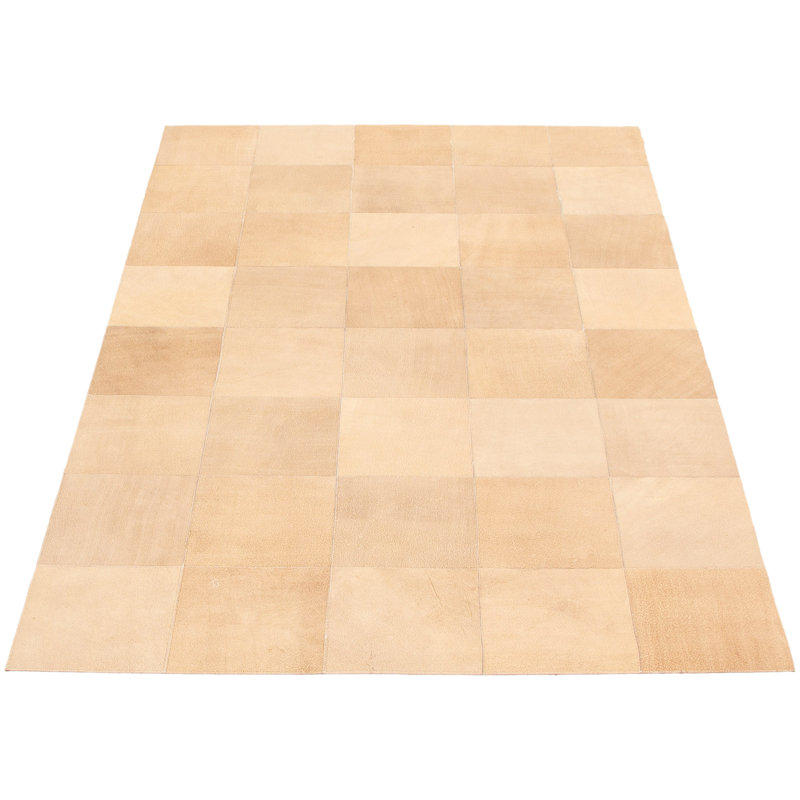 Tapis beige / brun clair en cuir de vache à motif géométrique Arvelle
