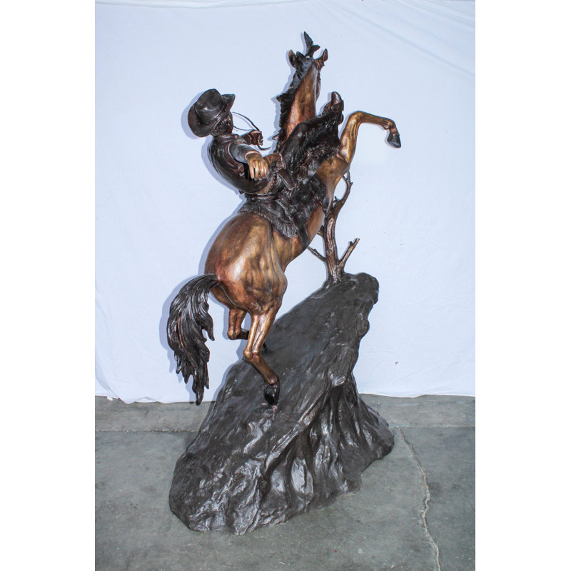Statue de cowboy sur cheval taille réelle en bronze taille réelle 60 po x 37 po x H 81 po