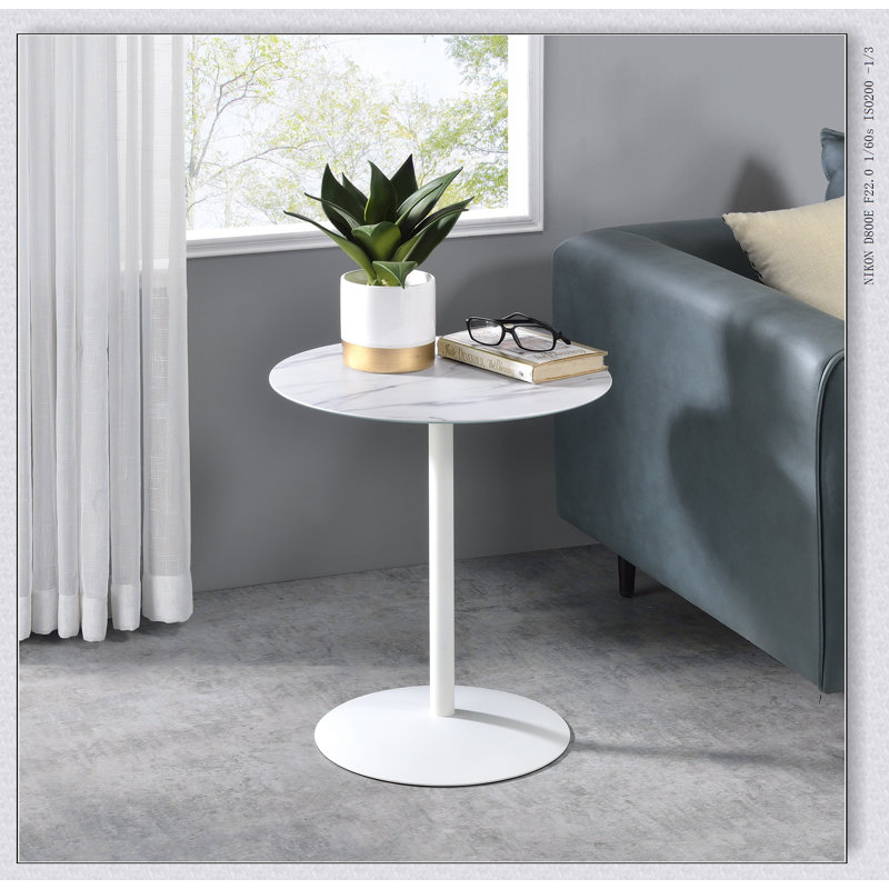 Table de bout avec plateau texturé en marbre blanc