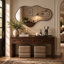 Miroir mural moderne et asymétrique avec cadre en aluminium - Conception géométrique unique pour le salon, la chambre à coucher ou le vestibule-109696629-109696627