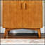 Élégante armoire décorative avec plusieurs espaces de rangement et tiroirs, parfaite pour une vie organisée et sans encombrement.