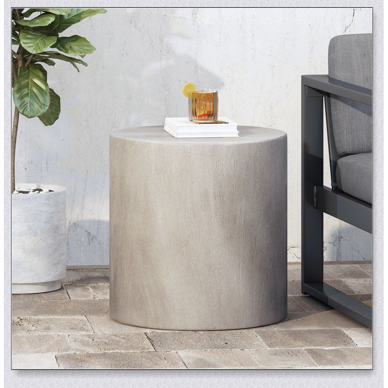 Table d'appoint d'extérieur en béton léger gris clair