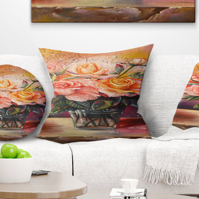Roses sur table en marbre - coussin à imprimé floral