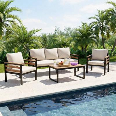 Ensemble de canapé d'extérieur quatre pièces, 5 places, comprenant des accoudoirs en bois d'acacia, une table basse en bois massif et des coussins de siège beige amovibles. Convient à une utilisation dans le jardin.