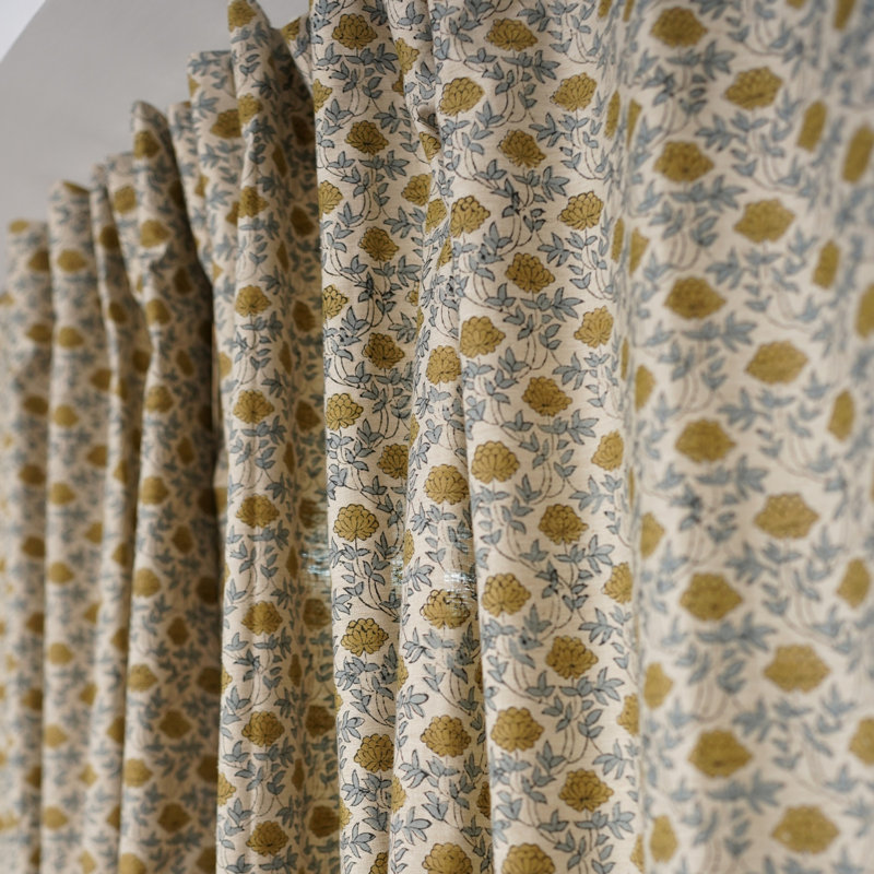 Rideau en lin fabriqué à la main moutarde à motif floral Khoobsurat , L 54 po x L 57 po