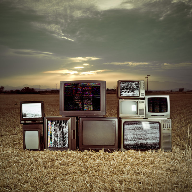 Téléviseurs dans l'obscurité par Xavierarnau, H 36 po x l 36 po