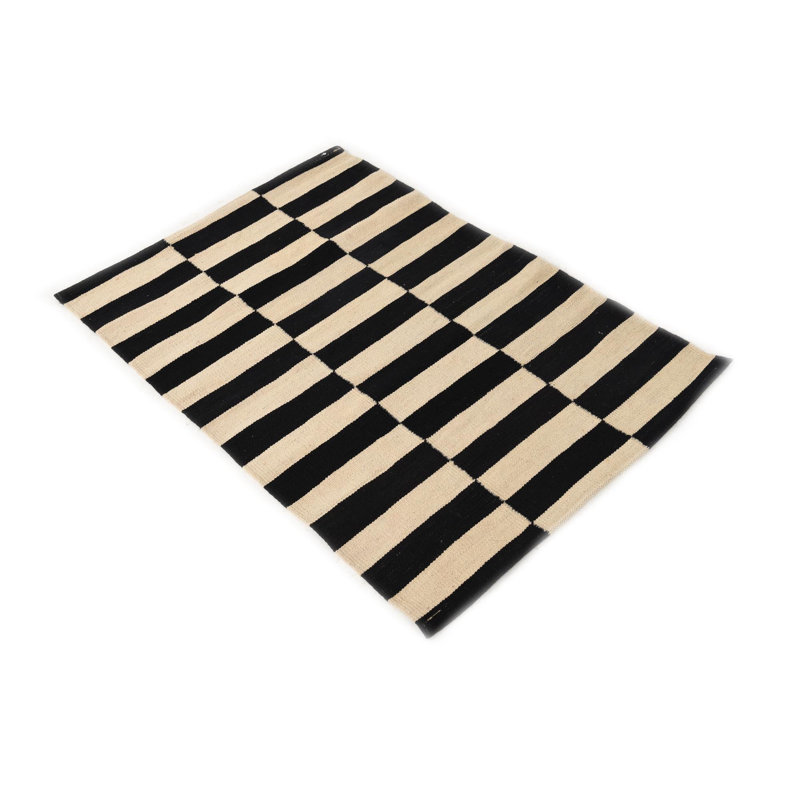 Tapis noir et blanc Ousley
